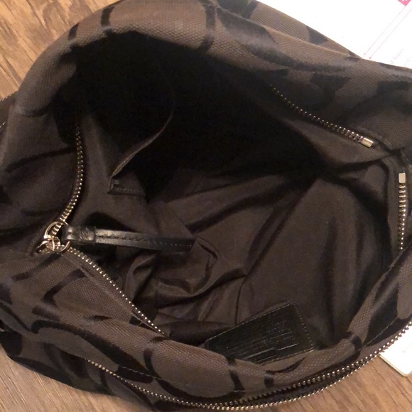 Authentic Coach Signature Duffle Hobo in black - Picture 12 of 13